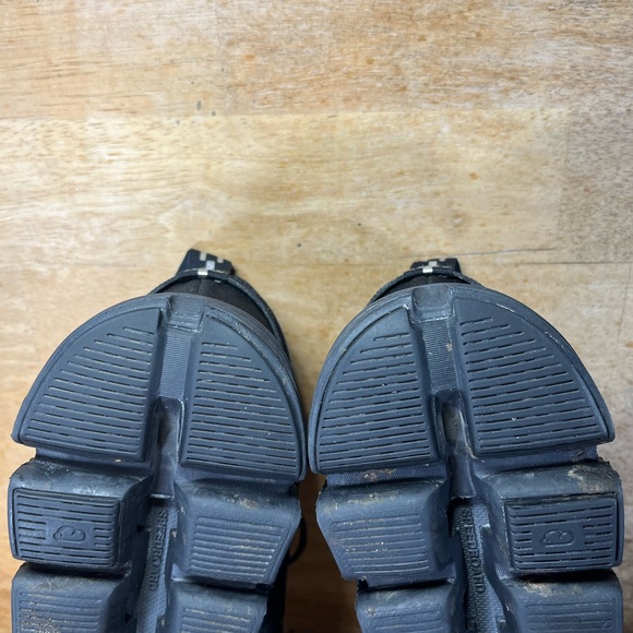 On Cloud 6 WATERPROOF REFLECTIVE Womens Size 8.5 Running Shoes Sneakers Black - Picture 9 of 12